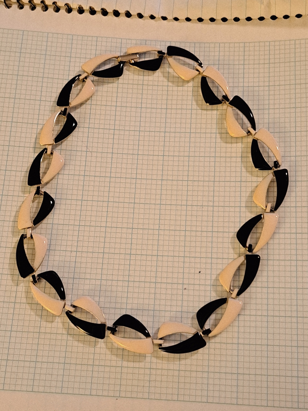 Trifari Black and Cream White Articulated Link Necklace